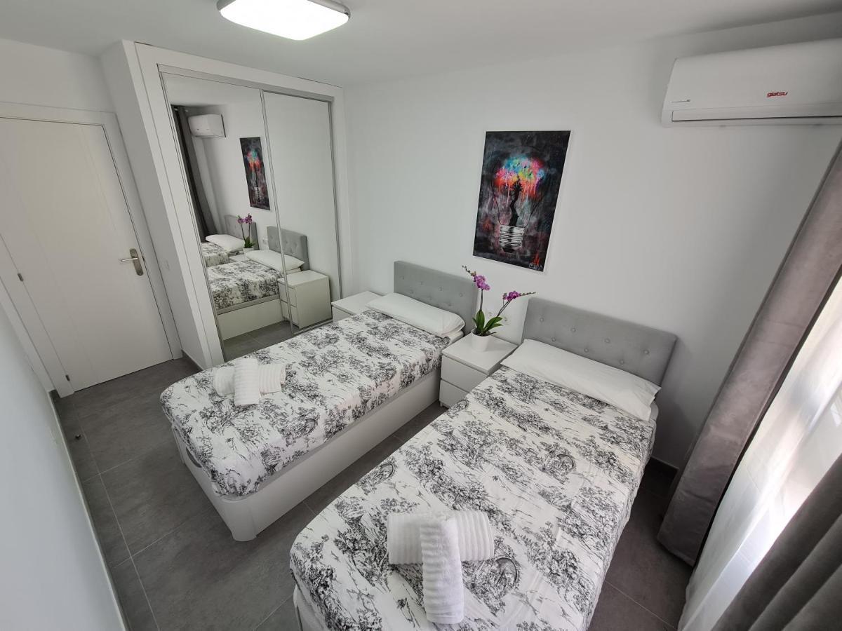 Modern 3 Bedroom Luxury Apartment In توريمولينوس المظهر الخارجي الصورة